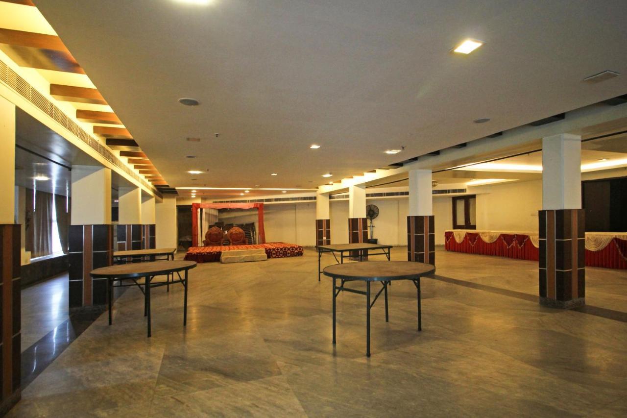Capital O 7331 Hotel Downtown Nowe Delhi Zewnętrze zdjęcie
