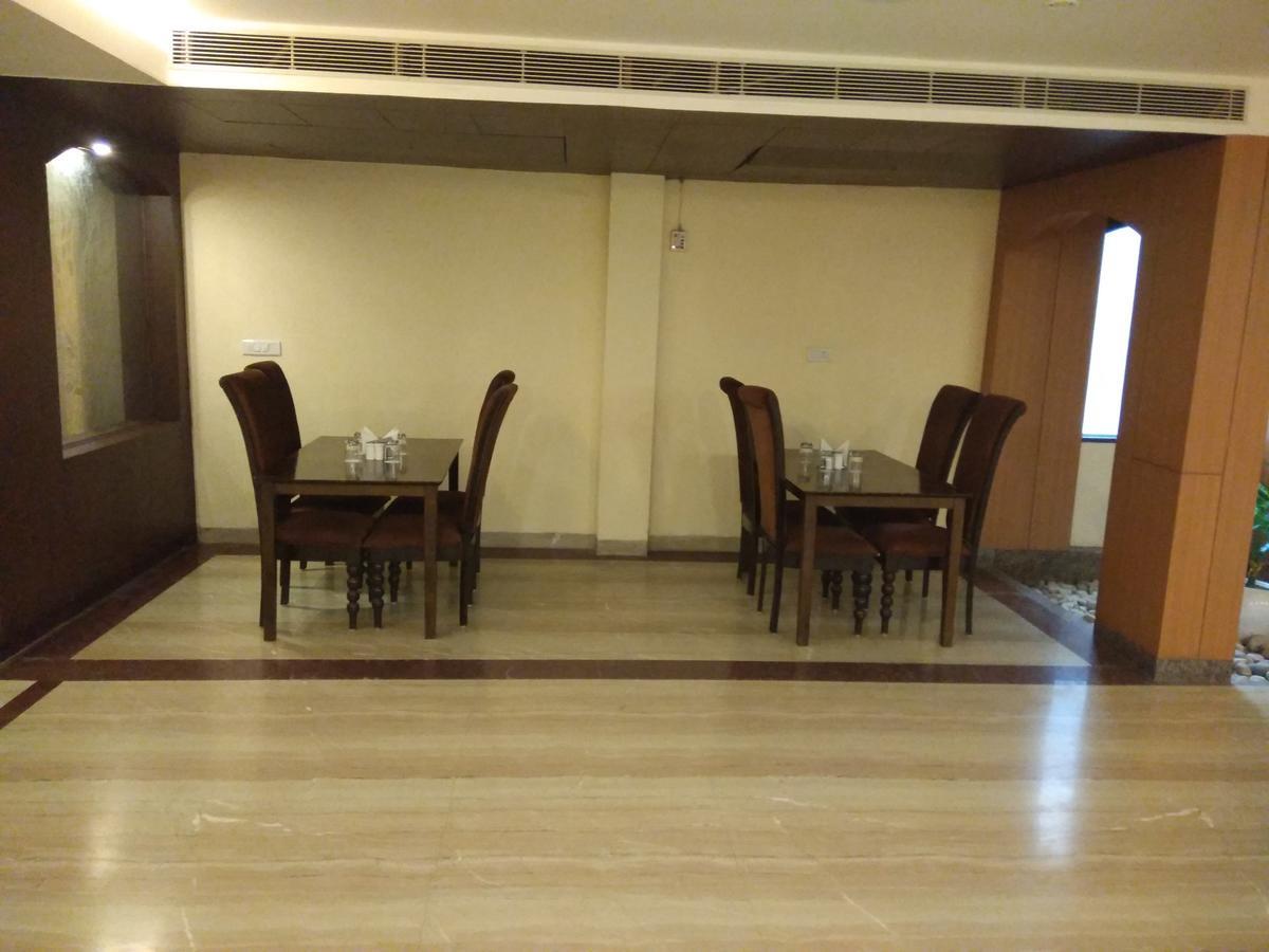 Capital O 7331 Hotel Downtown Nowe Delhi Zewnętrze zdjęcie