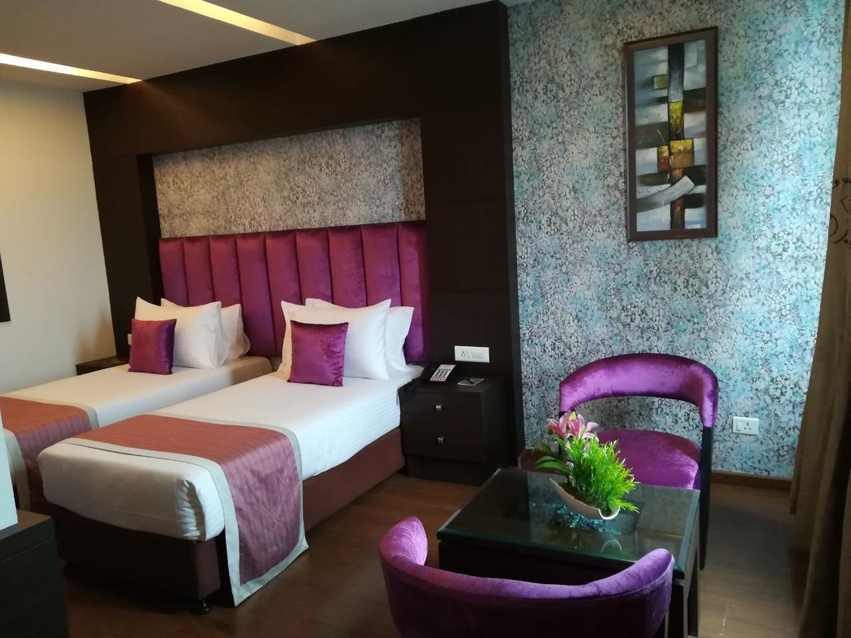 Capital O 7331 Hotel Downtown Nowe Delhi Zewnętrze zdjęcie