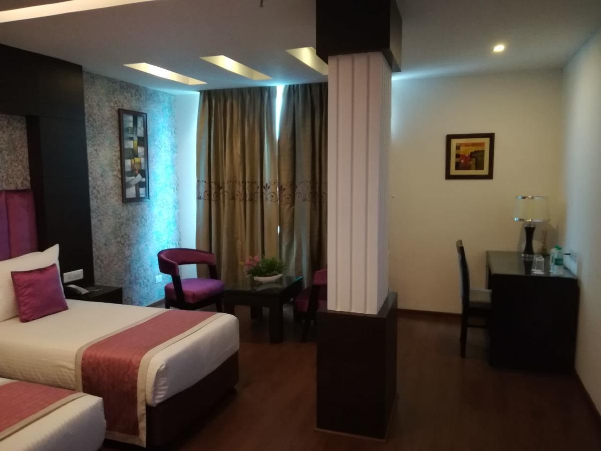 Capital O 7331 Hotel Downtown Nowe Delhi Zewnętrze zdjęcie
