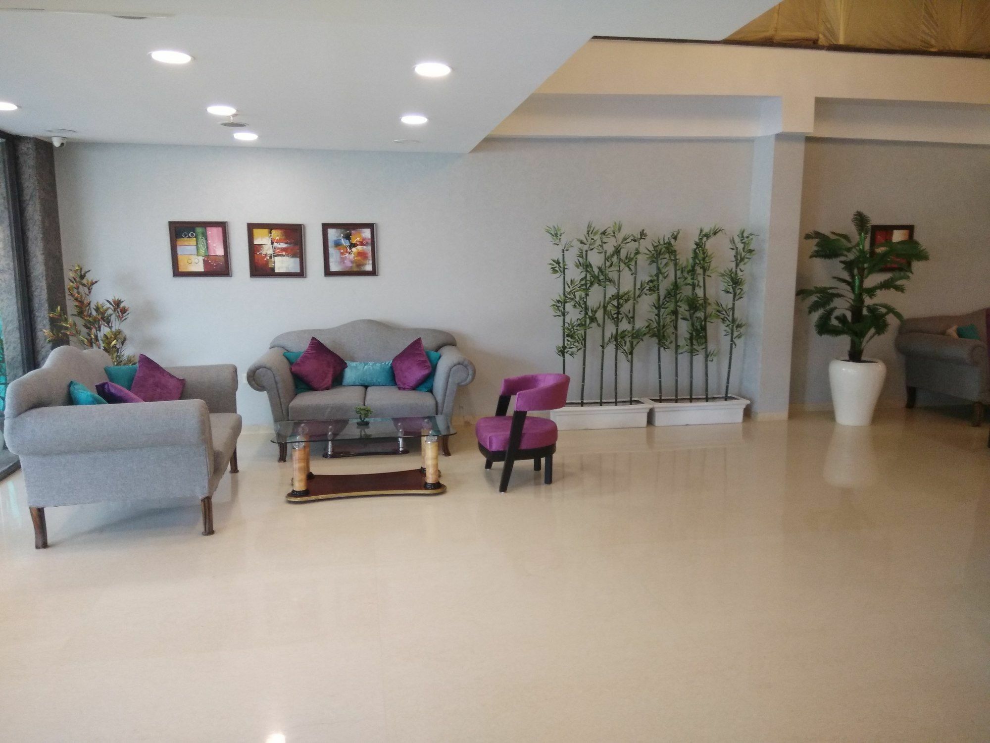 Capital O 7331 Hotel Downtown Nowe Delhi Zewnętrze zdjęcie