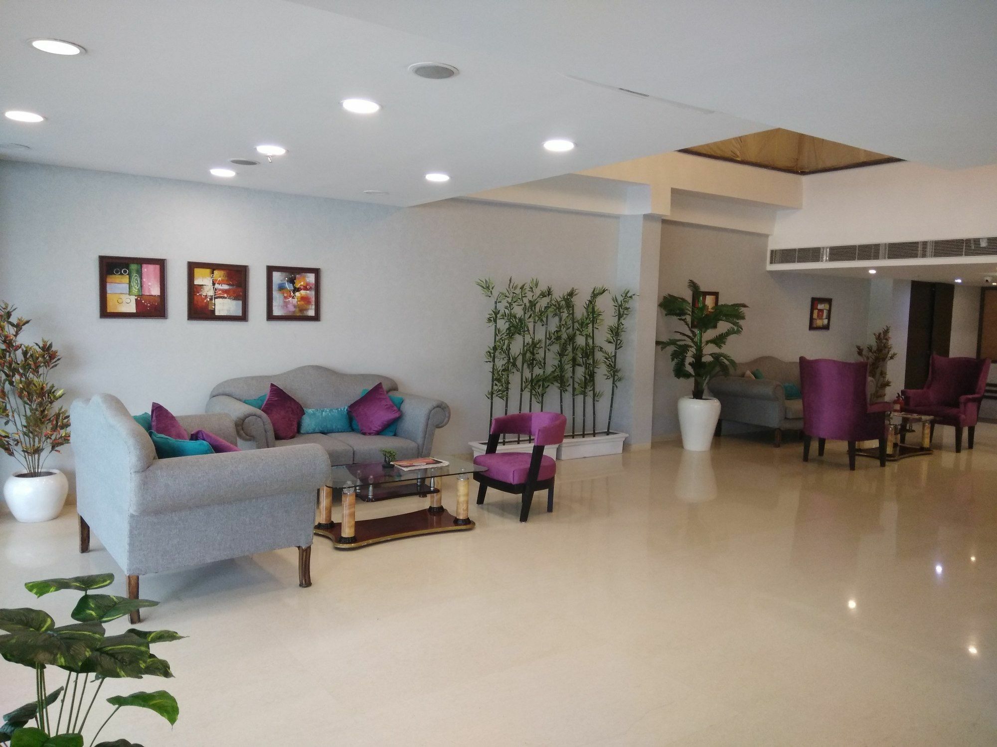 Capital O 7331 Hotel Downtown Nowe Delhi Zewnętrze zdjęcie