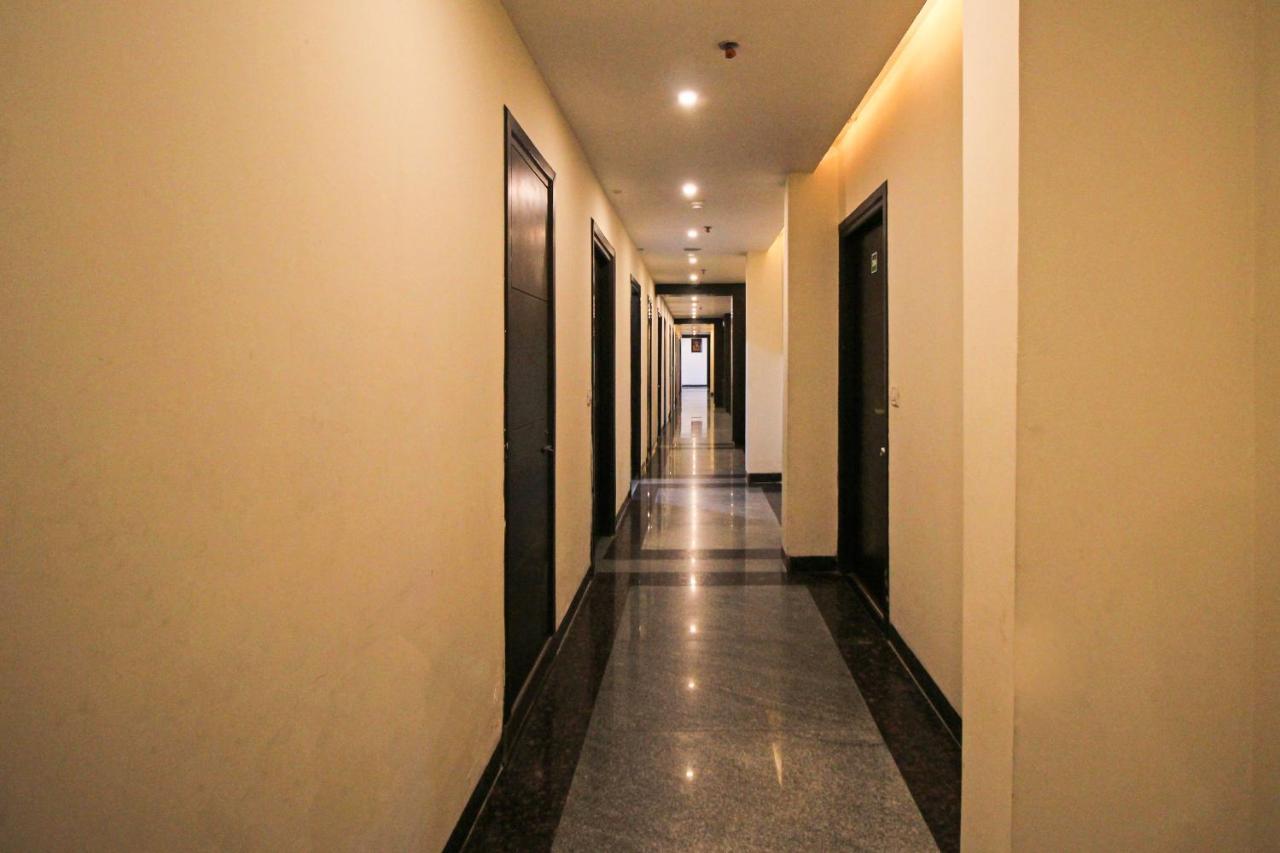 Capital O 7331 Hotel Downtown Nowe Delhi Zewnętrze zdjęcie